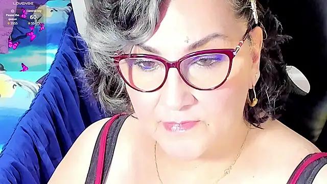 Snapshot of cataleya_mom chatting on 6, 10, 2025 cataleya mom online show from 6, 10, 2025