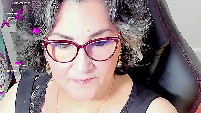 Snapshot of cataleya_mom chatting on 13, 10, 2025 cataleya mom online show from 13, 10, 2025