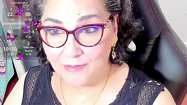 Snapshot of cataleya_mom chatting on 19, 10, 2025 cataleya mom online show from 19, 10, 2025