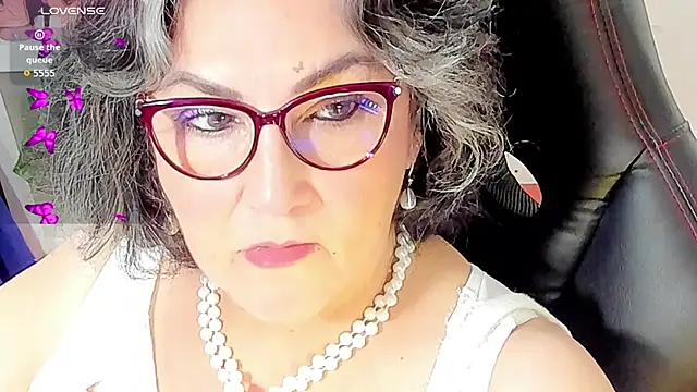 Snapshot of cataleya_mom chatting on 24, 10, 2025 cataleya mom online show from 24, 10, 2025