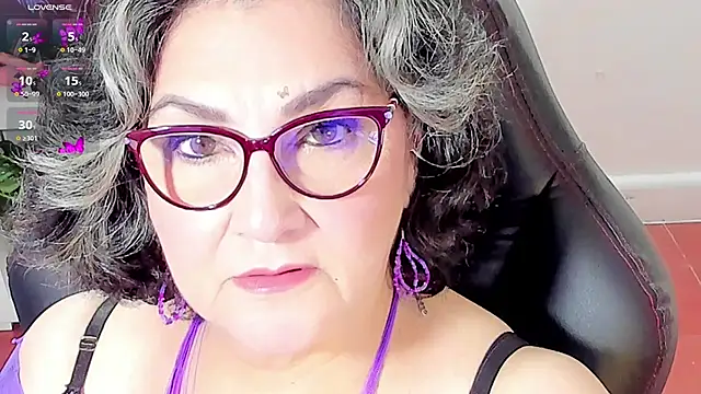 Snapshot of cataleya_mom chatting on 5, 11, 2025 cataleya mom online show from 5, 11, 2025