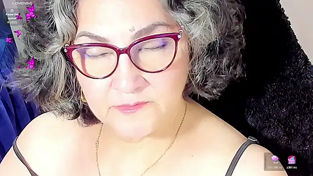 Snapshot of cataleya_mom chatting on 11, 11, 2025 cataleya mom online show from 11, 11, 2025