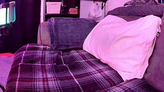 Snapshot of famousALYX chatting on 31, 10, 2025 famousALYX online show from 31, 10, 2025