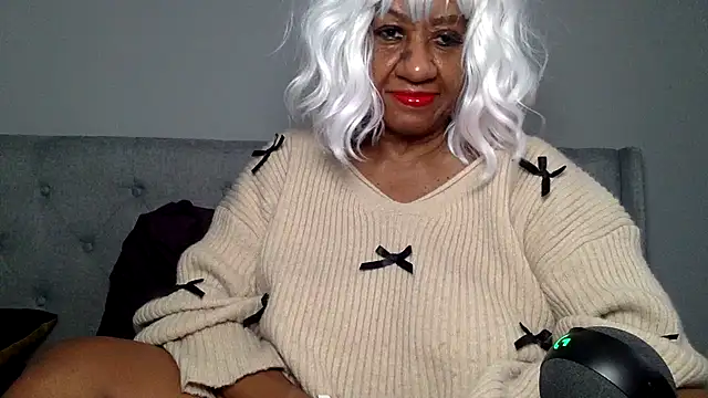 Snapshot of BreanaDivine chatting on 4, 1, 2025 BreanaDivine online show from 4, 1, 2025