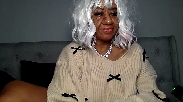 Snapshot of BreanaDivine chatting on 5, 1, 2025 BreanaDivine online show from 5, 1, 2025