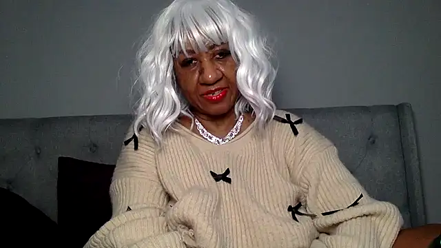 Snapshot of BreanaDivine chatting on 5, 1, 2025 BreanaDivine online show from 5, 1, 2025