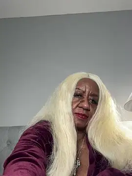 Snapshot of BreanaDivine chatting on 22, 2, 2025 BreanaDivine online show from 22, 2, 2025