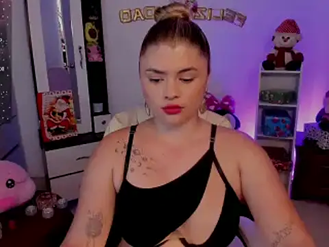 chloejones   online show from 10, 12, 2024