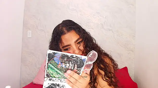 Snapshot of sofi_balvin chatting on 8, 1, 2025 sofi balvin online show from 8, 1, 2025