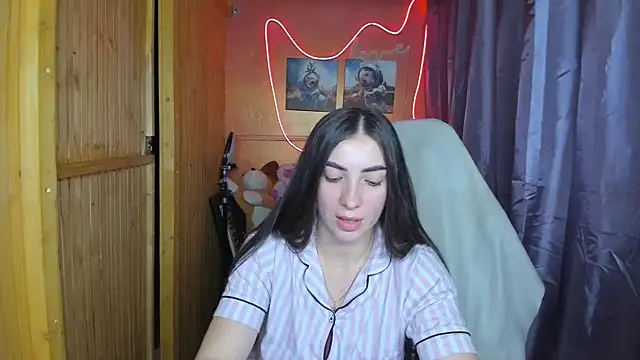 Snapshot of Fiery_Brunette_ chatting on 17, 2, 2025 Fiery Brunette online show from 17, 2, 2025