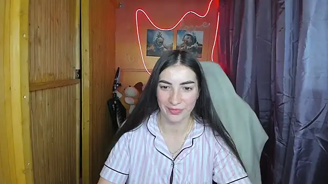 Snapshot of Fiery_Brunette_ chatting on 19, 2, 2025 Fiery Brunette online show from 19, 2, 2025