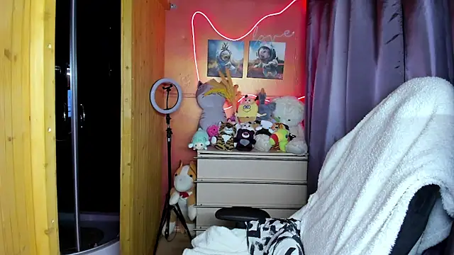 Fiery Brunette  online show from 5, 3, 2026