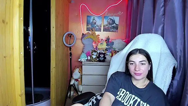 Fiery Brunette  online show from 18, 3, 2026