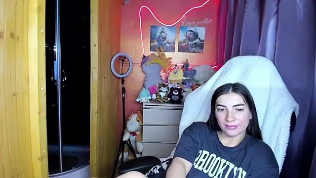 Fiery Brunette  online show from 19, 3, 2026