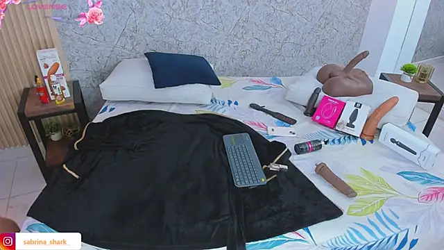 sabrina shark  online show from 24, 11, 2025