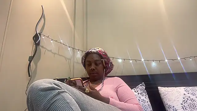 ChocolateCakeQueen online show from 13, 1, 2025