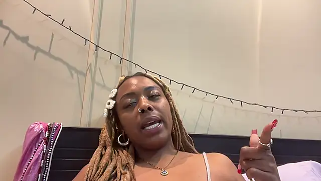 ChocolateCakeQueen online show from 16, 1, 2025