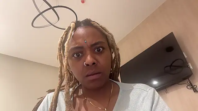 ChocolateCakeQueen online show from 17, 1, 2025