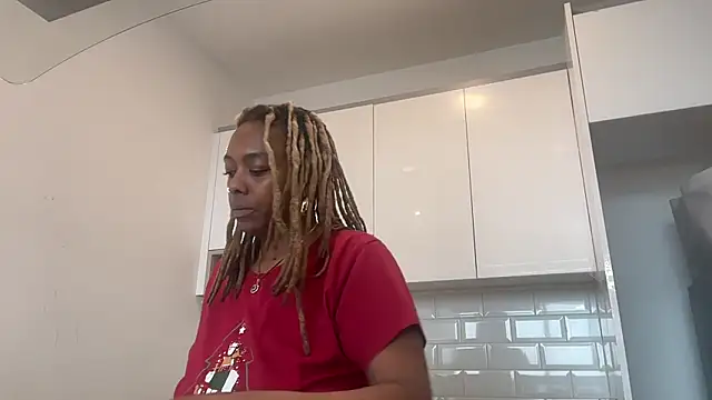 ChocolateCakeQueen online show from 25, 1, 2025