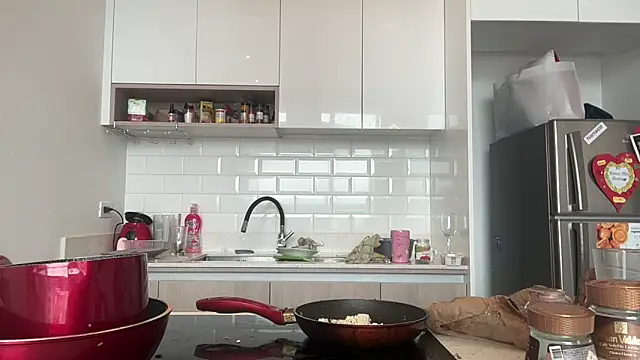 ChocolateCakeQueen online show from 28, 1, 2025