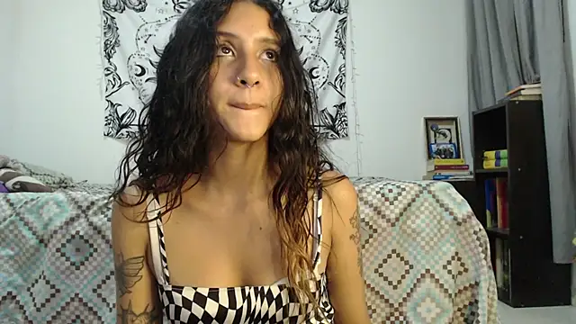 Snapshot of AlinaWoolf_ chatting on 11, 12, 2024 AlinaWoolf  online show from 11, 12, 2024