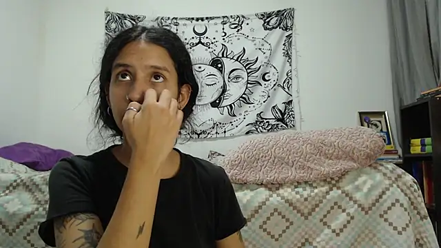 Snapshot of AlinaWoolf_ chatting on 27, 12, 2024 AlinaWoolf  online show from 27, 12, 2024