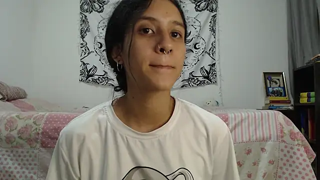 Snapshot of AlinaWoolf_ chatting on 3, 1, 2025 AlinaWoolf  online show from 3, 1, 2025