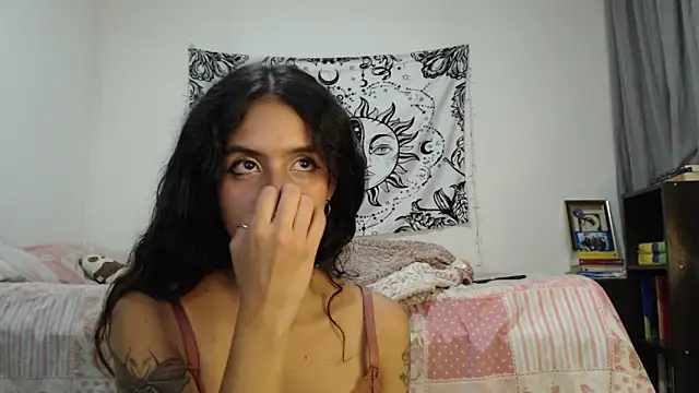 Snapshot of AlinaWoolf_ chatting on 11, 1, 2025 AlinaWoolf  online show from 11, 1, 2025