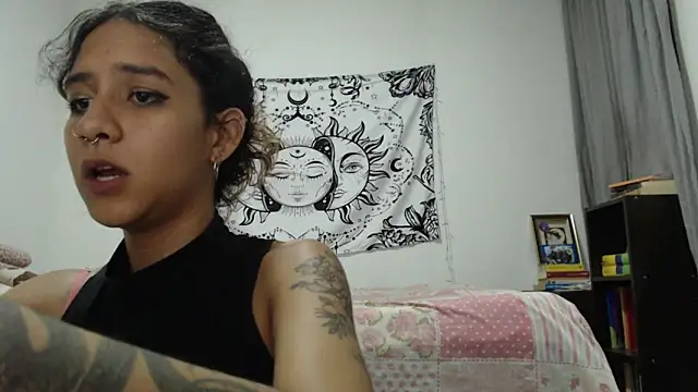 Snapshot of AlinaWoolf_ chatting on 13, 1, 2025 AlinaWoolf  online show from 13, 1, 2025