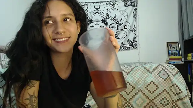 Snapshot of AlinaWoolf_ chatting on 4, 2, 2025 AlinaWoolf  online show from 4, 2, 2025