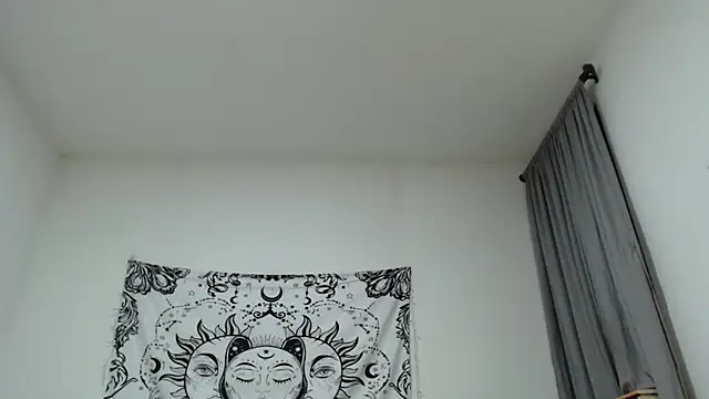 Snapshot of AlinaWoolf_ chatting on 4, 2, 2025 AlinaWoolf  online show from 4, 2, 2025