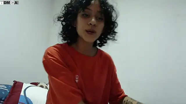 Snapshot of AlinaWoolf_ chatting on 3, 10, 2025 AlinaWoolf  online show from 3, 10, 2025