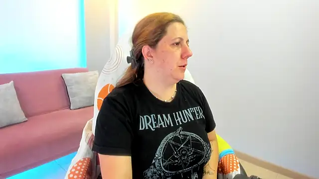 Snapshot of katie_joness_ chatting on 30, 9, 2025 katie joness online show from 30, 9, 2025