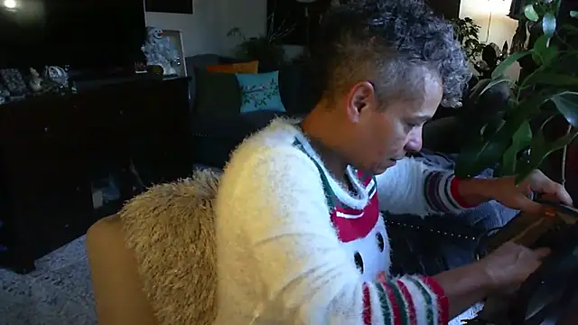 Snapshot of CeceilaMoon chatting on 22, 12, 2025 CeceilaMoon online show from 22, 12, 2025