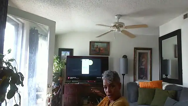 Snapshot of CeceilaMoon chatting on 10, 2, 2026 CeceilaMoon online show from 10, 2, 2026