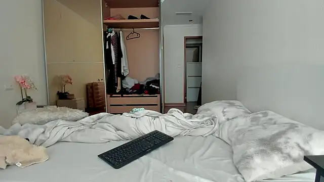 dulcey john online show from 20, 11, 2025