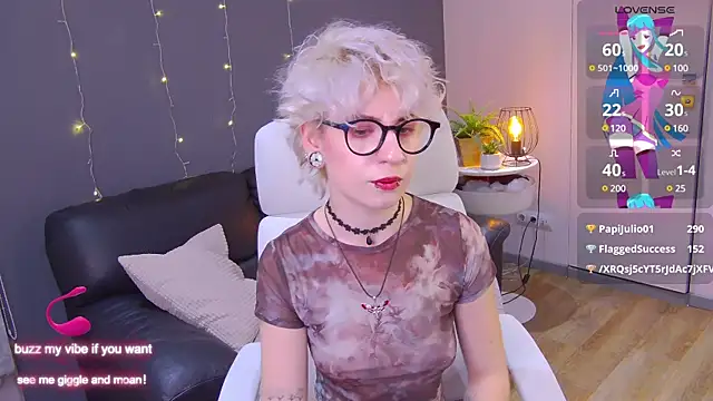 Snapshot of _Moonlight_t chatting on 1, 2, 2025 Moonlight t online show from 1, 2, 2025