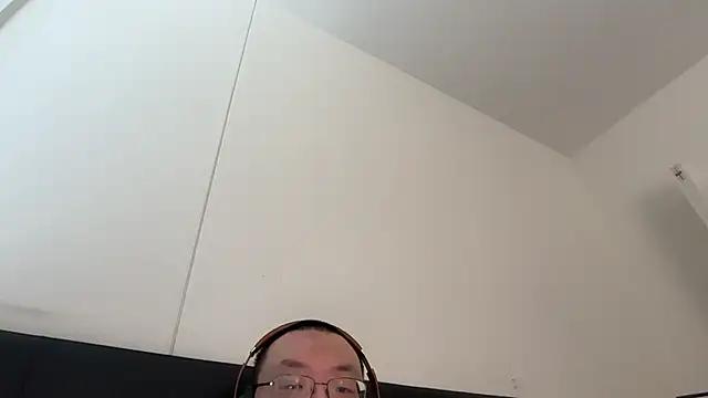 slaveasianboy online show from 19, 4, 2026