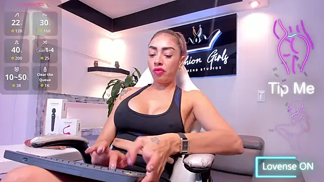 AnaRuiz online show from 12, 10, 2025