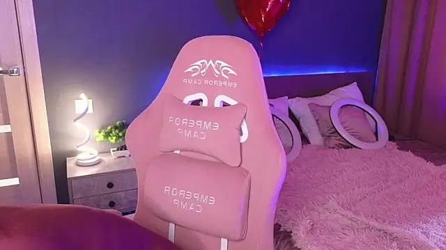 Snapshot of YasmineWest chatting on 1, 3, 2025 YasmineWest online show from 1, 3, 2025