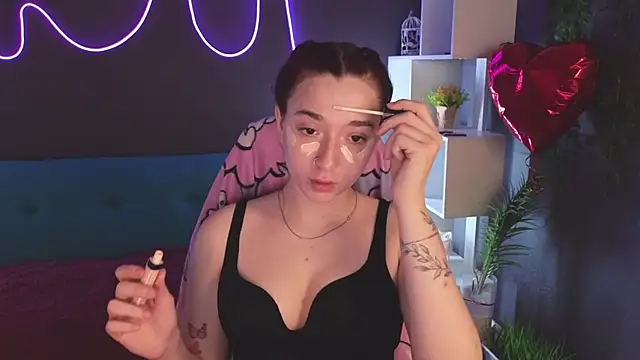 Snapshot of YasmineWest chatting on 7, 3, 2025 YasmineWest online show from 7, 3, 2025