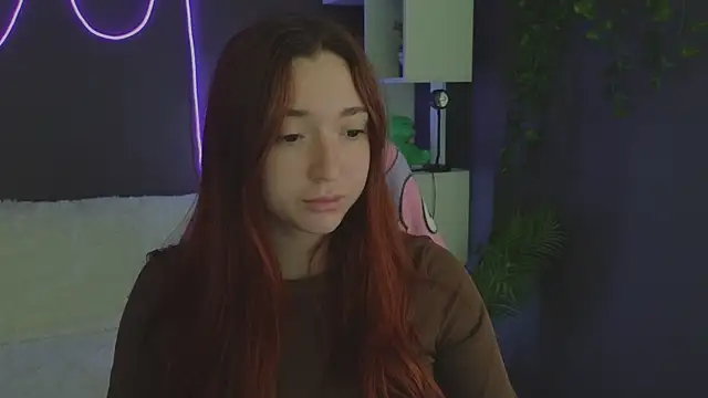 Snapshot of YasmineWest chatting on 14, 9, 2025 YasmineWest online show from 14, 9, 2025