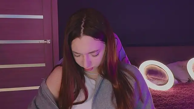 Snapshot of YasmineWest chatting on 10, 10, 2025 YasmineWest online show from 10, 10, 2025