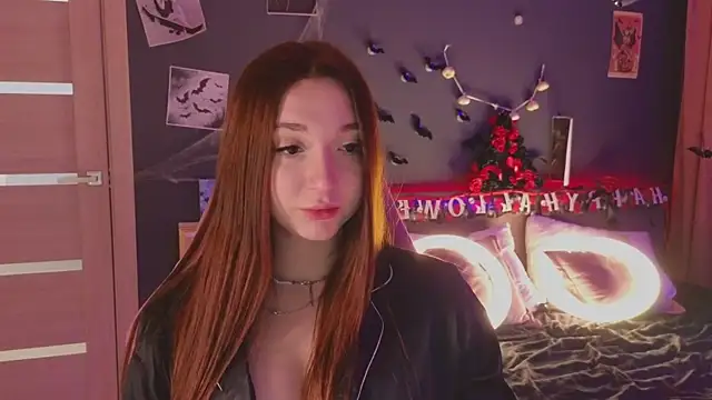 Snapshot of YasmineWest chatting on 19, 10, 2025 YasmineWest online show from 19, 10, 2025