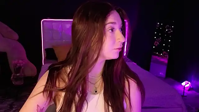 Snapshot of YasmineWest chatting on 25, 11, 2025 YasmineWest online show from 25, 11, 2025