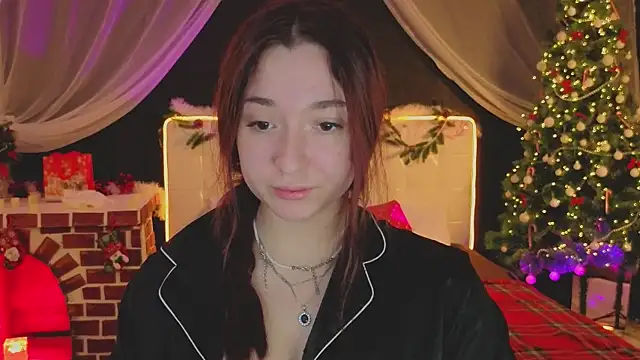 Snapshot of YasmineWest chatting on 1, 12, 2025 YasmineWest online show from 1, 12, 2025