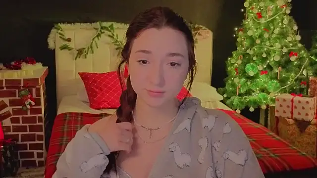 Snapshot of YasmineWest chatting on 5, 12, 2025 YasmineWest online show from 5, 12, 2025