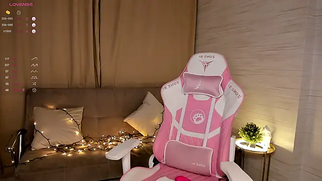 Snapshot of AnnikaAllison chatting on 19, 3, 2025 AnnikaAllison online show from 19, 3, 2025