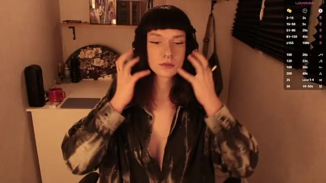 carthylovvve online show from 3, 3, 2025