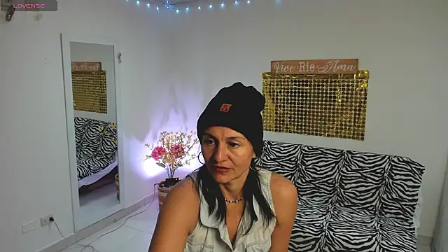 lollita 23  online show from 6, 3, 2025